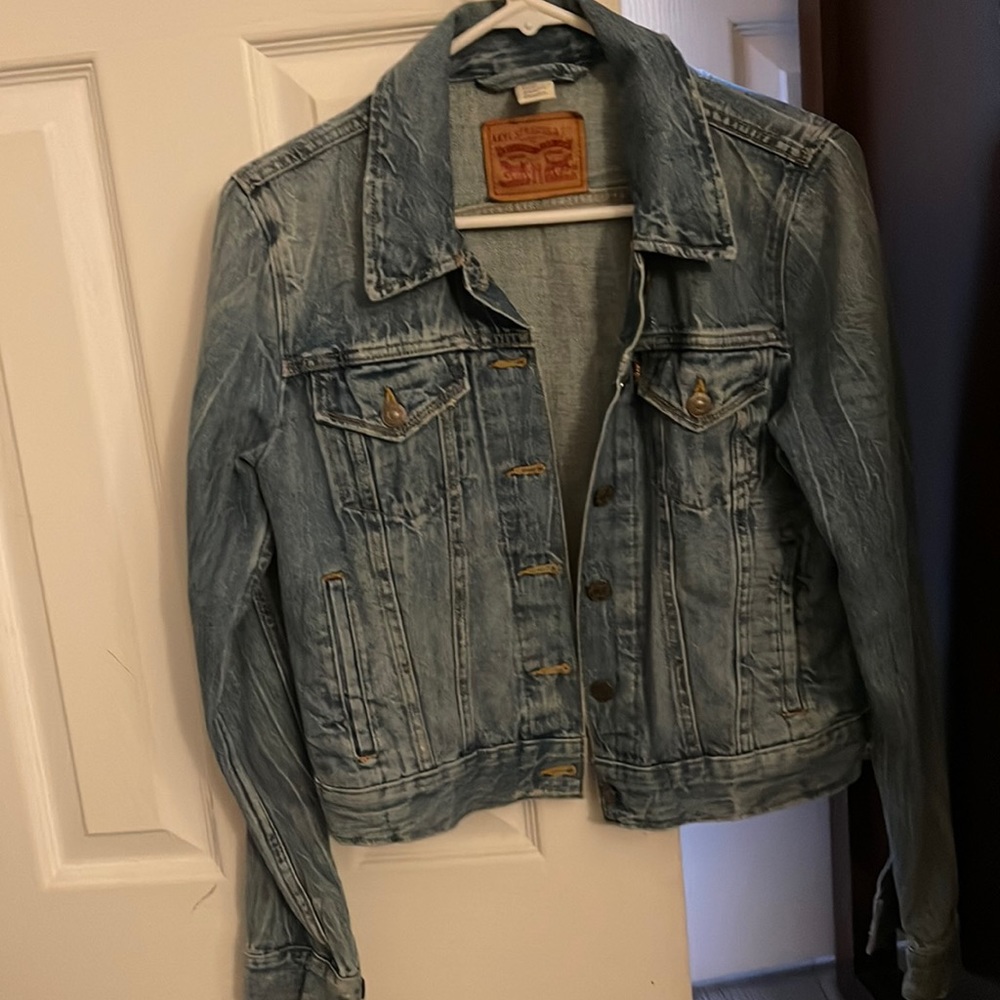 Levi’s jean jacket size medium